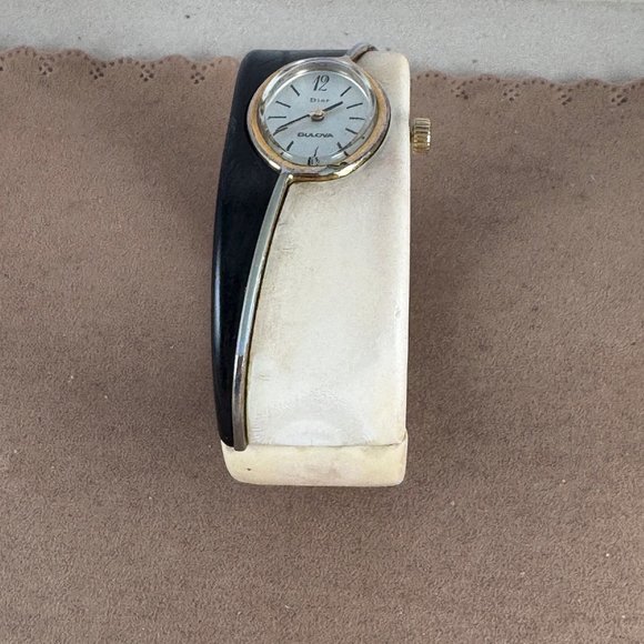Vintage Rare Find Christian Dior watch by Bulova with Bakelite Bracelet working - Picture 4 of 10
